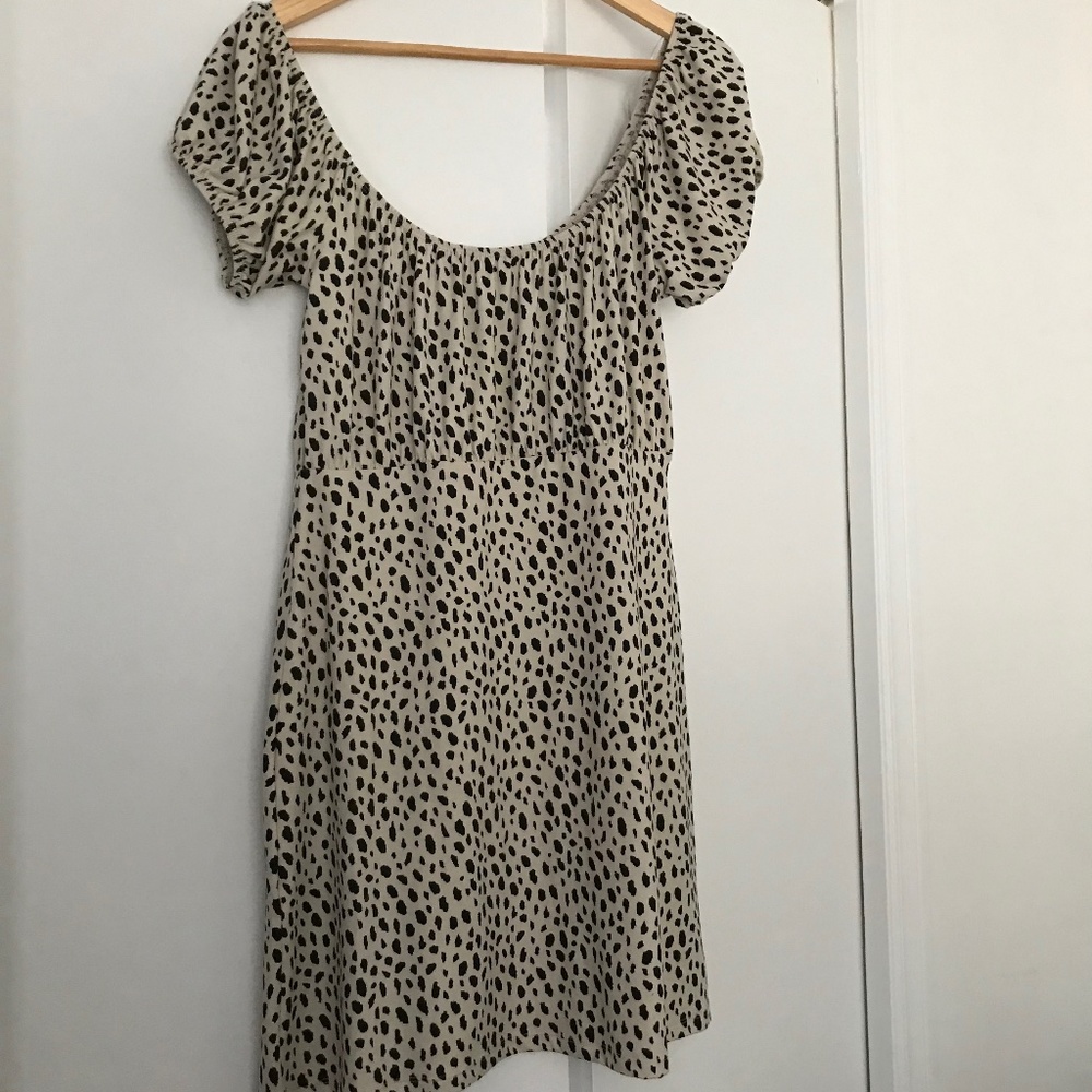 NWT Super cute peasant dress. FREE mystery gift with EVERY purchase!!